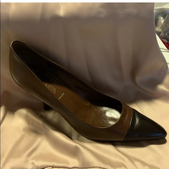 AUTHENTIC Prada POINTY TWO TONE BROWN Leather Point-Toe Pumps 37 - Picture 2 of 11